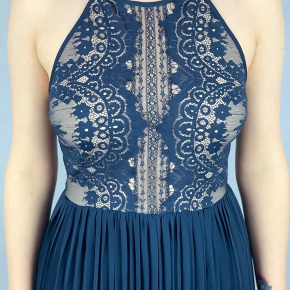 Long Lace Formal Dress - Picture 4 of 7